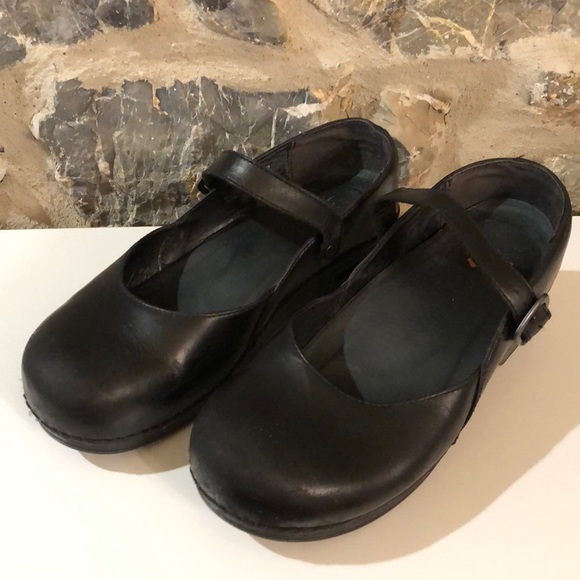 dansko mary jane clogs